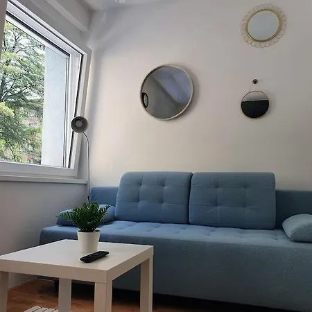 Apartment Happy Vibes Apartment, Charming & With Free Parking