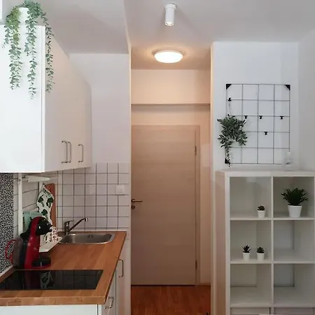 Happy Vibes Apartment, Charming & With Free Parking *