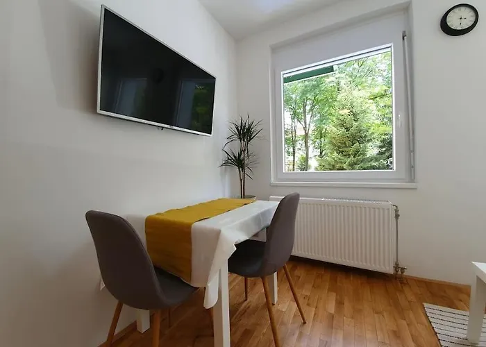 Happy Vibes Apartment, Charming & With Free Parking דירה *